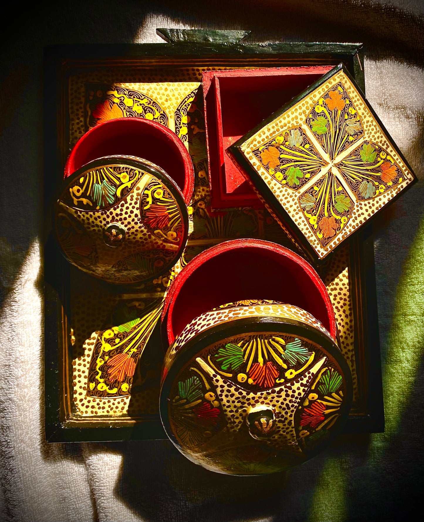 PAPER MACHE TRAY SET