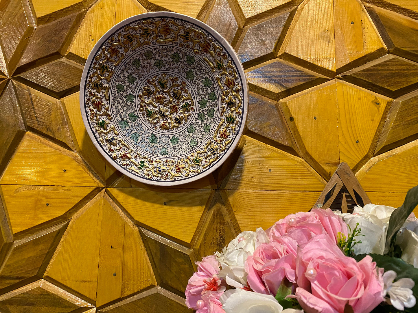 Golriz (گلریز) WALL HANGING PLATE (WHITE)