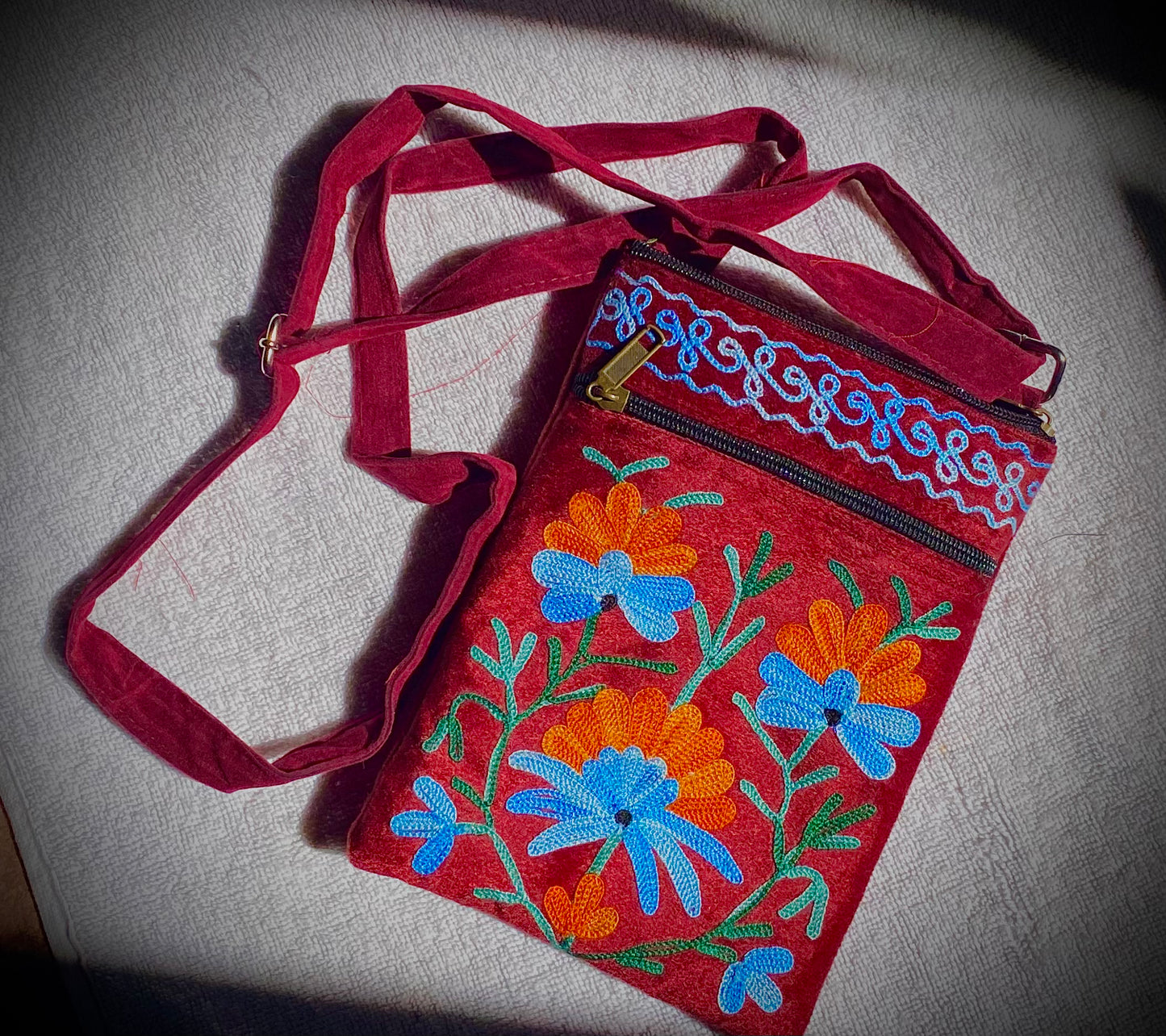 Gulrangi Noor (گلرنگی نور) SHOULDER SLING (MAROON)