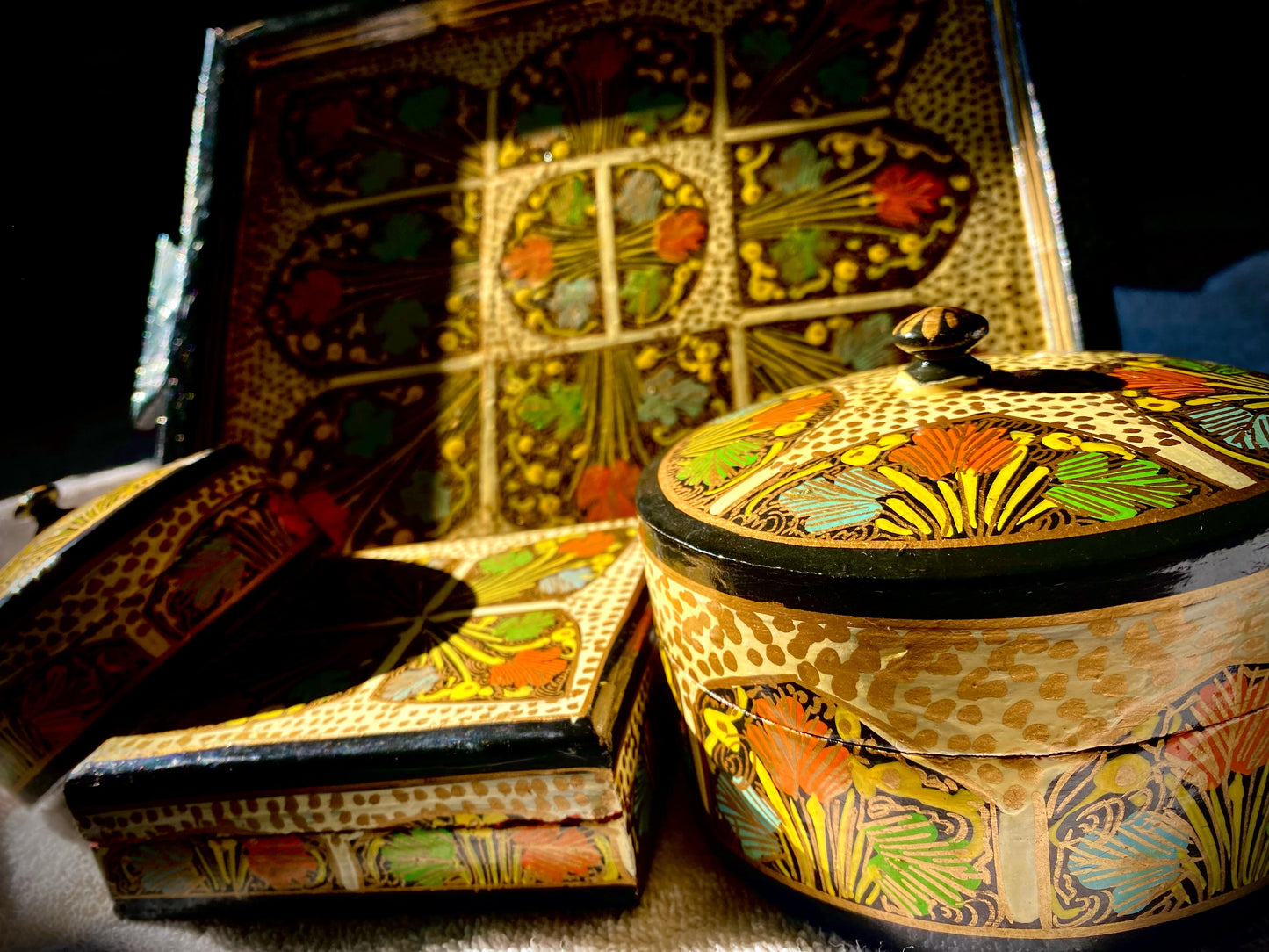 PAPER MACHE TRAY SET